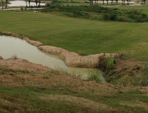 パリチャット　インターナショナル　ゴルフリンクス池