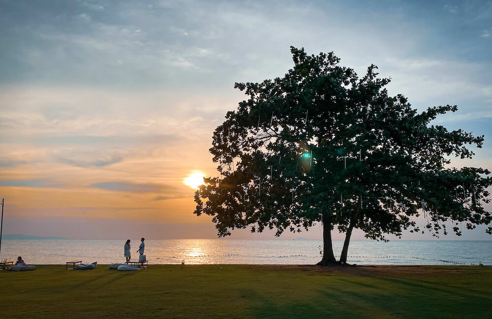 アナアナン リゾート アンド ヴィラズ パタヤ（Ana Anan Resort and Villas Pattaya）のプライベートビーチ