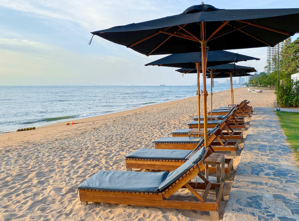 アナアナン リゾート アンド ヴィラズ パタヤ（Ana Anan Resort and Villas Pattaya）のプライベートビーチ