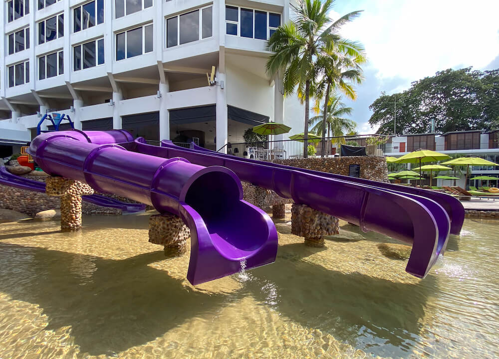 ハードロック ホテル パタヤ（Hard Rock Hotel Pattaya）のプールにあるウォータースライダー