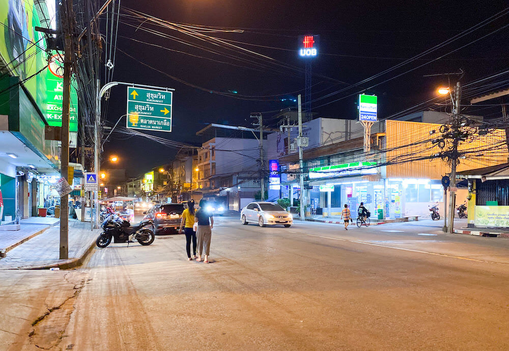 クラム パタヤ（Kram Pattaya）目の前の通り