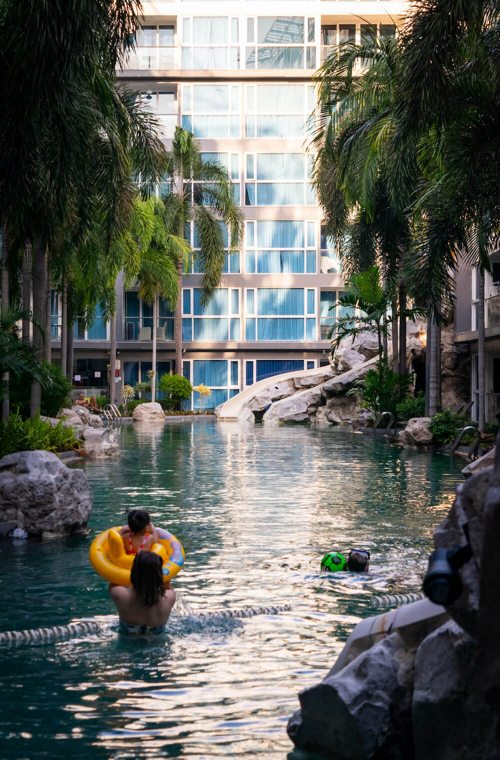 センタラ アズール ホテル パタヤ（Centara Azure Hotel Pattaya）のプール１