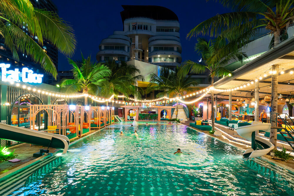 エーワン ザ ロイヤル クルーズ ホテル パタヤ（A-One The Royal Cruise Hotel Pattaya）のプール１