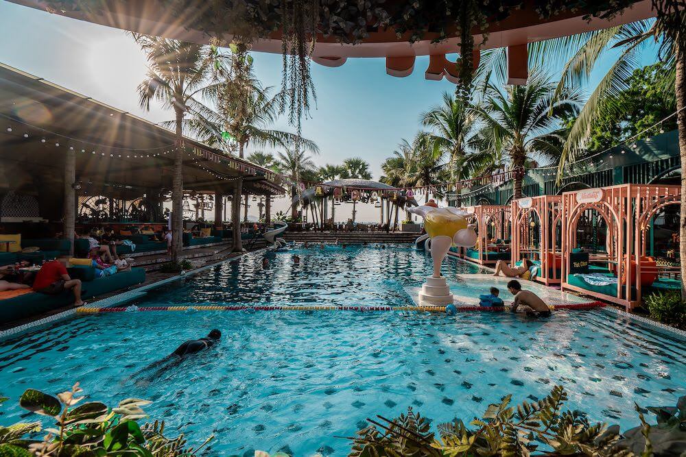 エーワン ザ ロイヤル クルーズ ホテル パタヤ（A-One The Royal Cruise Hotel Pattaya）のプール３