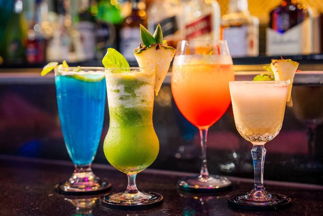 ウェイブホテルパタヤ（wave hotel pattaya）のレストランバーで飲むカクテル