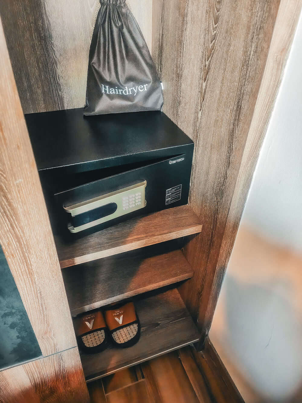 アクア ホテル(Acqua Hotel)客室のクローゼット2