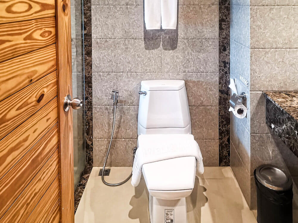 バリハイ ベイ レジデンス(Balihai Bay Residence)プレミアム ダブル オーシャンビュールームのバスルーム