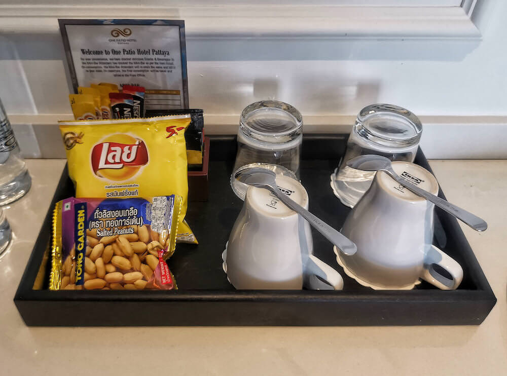 ワン パティオ ホテル パタヤ(One patio hotel pattaya)の客室に備えられてるインスタントコーヒー