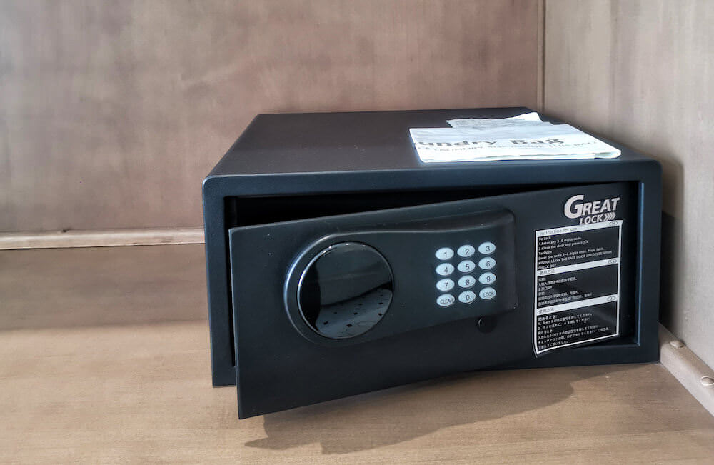 ワン パティオ ホテル パタヤ(One patio hotel pattaya)の客室バスルームに備えられているセーフティボックス