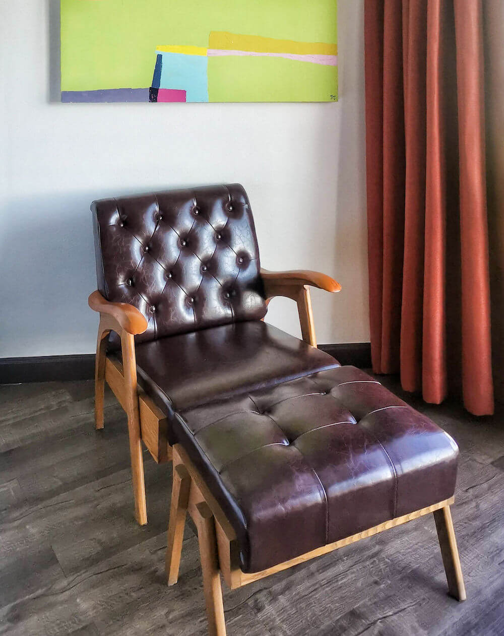 サンダレー リゾート パタヤ(Sandalay Resort Pattaya)客室のソファー