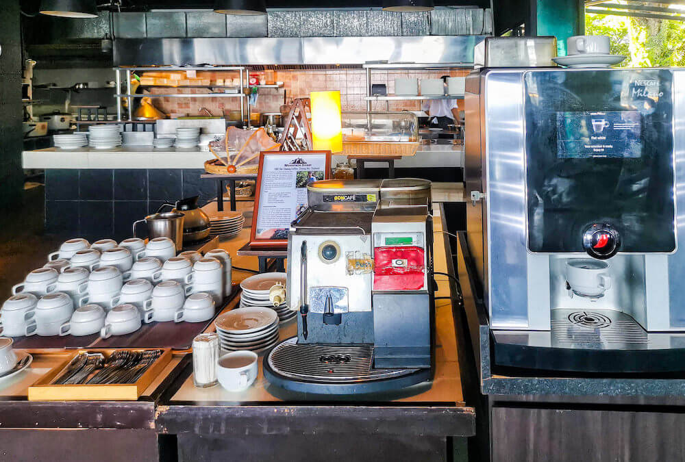 サンダレー リゾート パタヤ(Sandalay Resort Pattaya)朝食会場のコーヒーコーナー