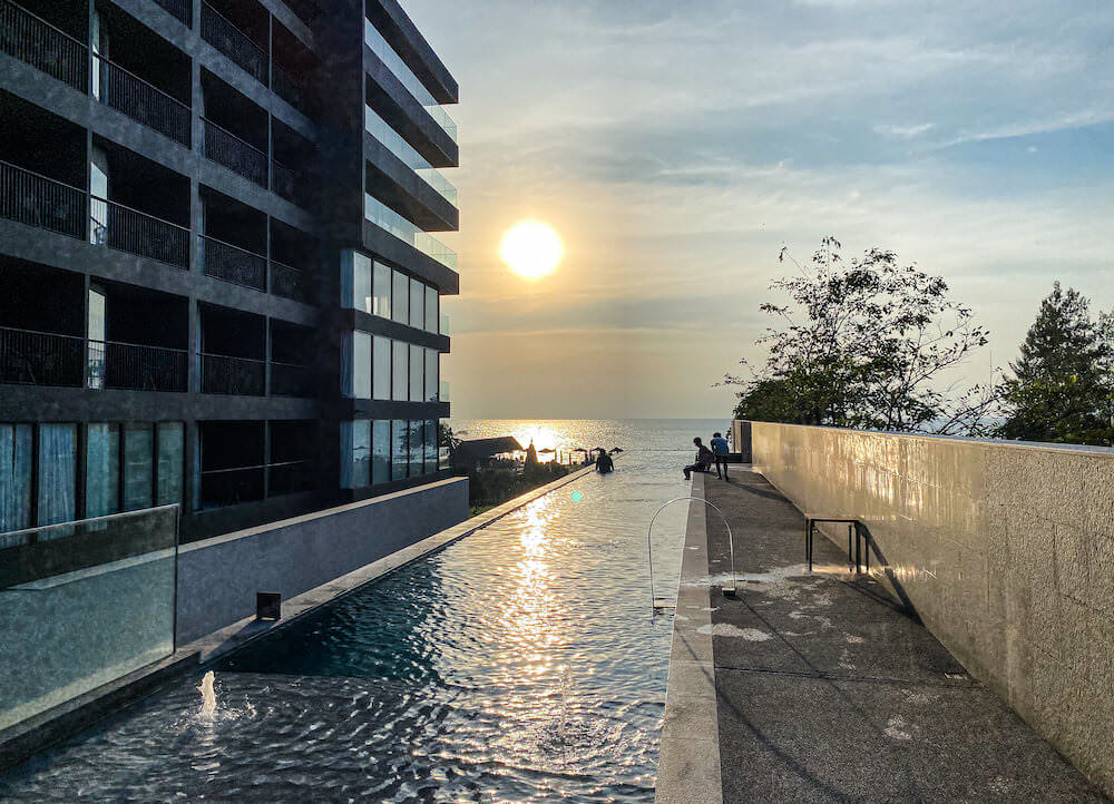 アナアナン リゾート アンド ヴィラズ パタヤ(Ana Anan Resort and Villas Pattaya)のインフィニティプール2