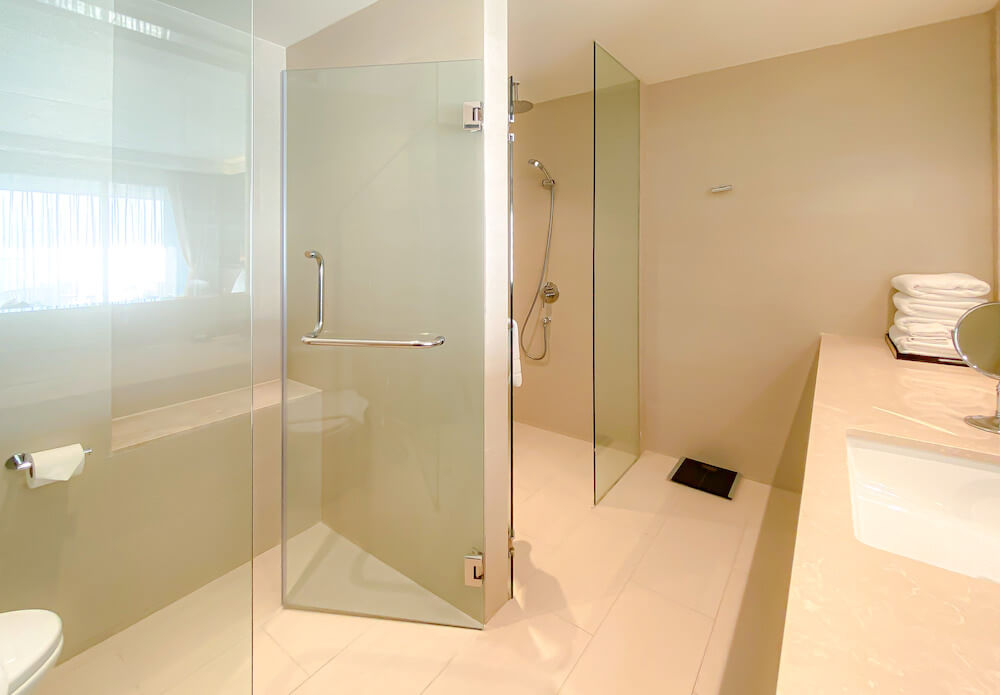 アナアナン リゾート アンド ヴィラズ パタヤ(Ana Anan Resort and Villas Pattaya)の客室シャワールーム