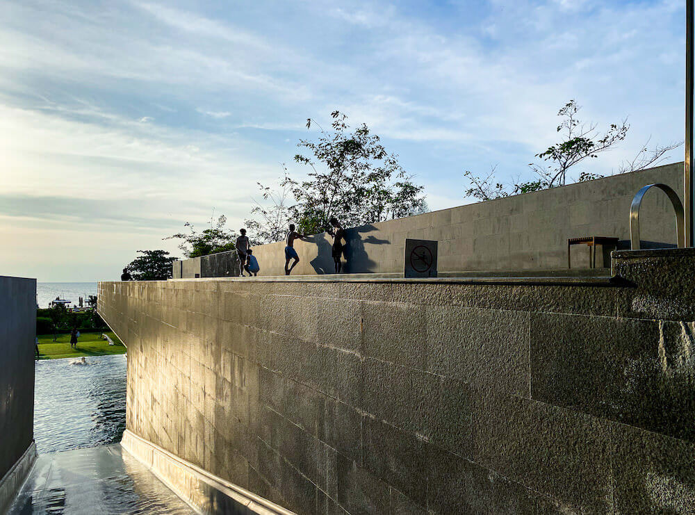 アナアナン リゾート アンド ヴィラズ パタヤ(Ana Anan Resort and Villas Pattaya)のインフィニティプール3