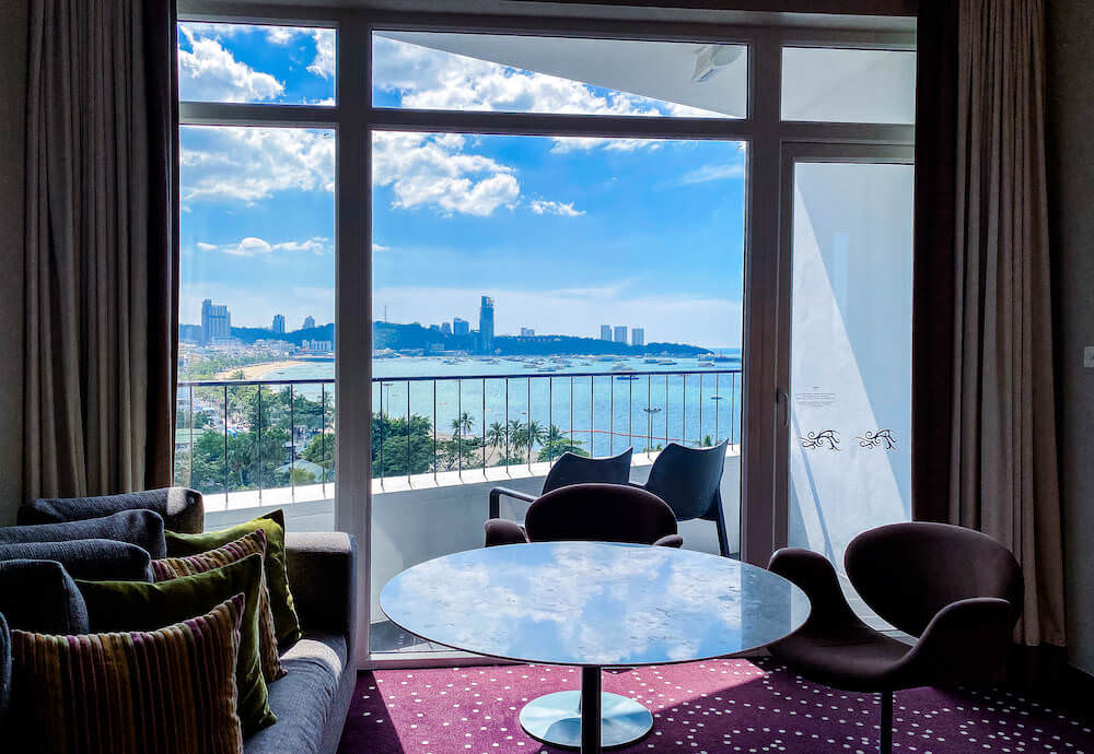 ハードロック ホテル パタヤ(Hard Rock Hotel Pattaya)の客室から望むオーシャンビュー