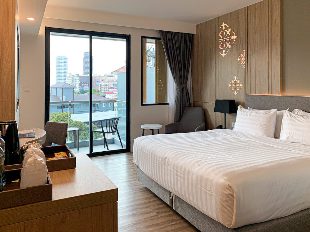 デラックス プールビュー(Deluxe Pool View)客室1