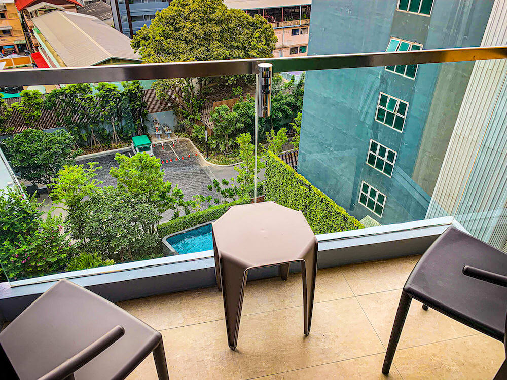 デラックス プールビュー(Deluxe Pool View)のバルコニー