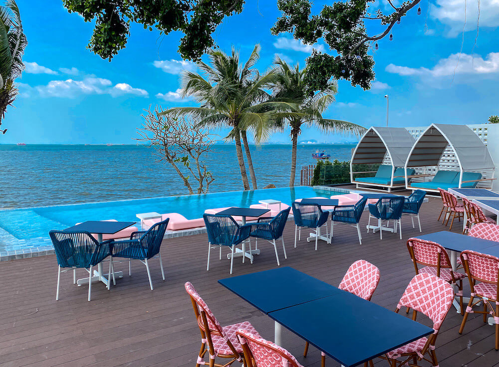 クラム パタヤ(Kram Pattaya)のインフィニティプール2