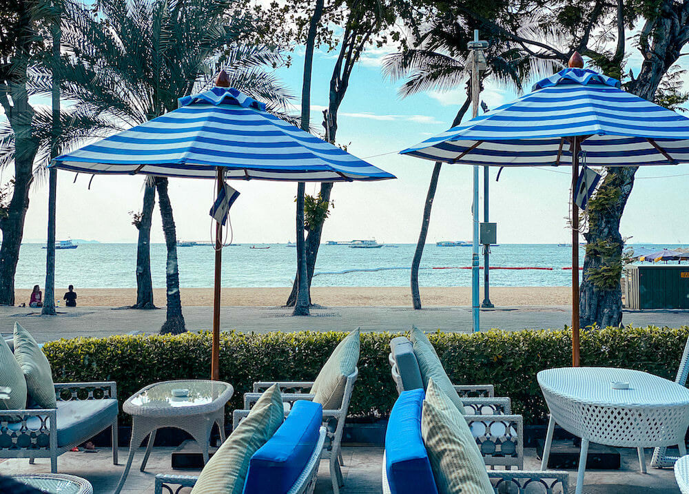 メラ マーレ パタヤ(Mera Mare Pattaya)1階のカフェテラスから見えるパタヤビーチ