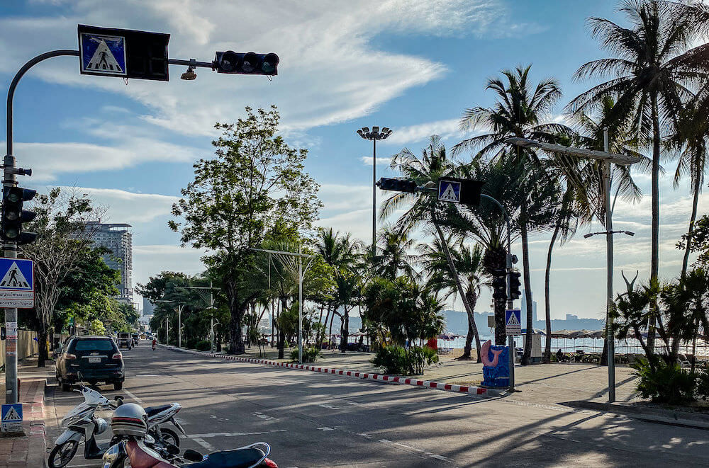 メラ マーレ パタヤ(Mera Mare Pattaya)目の前のビーチロード