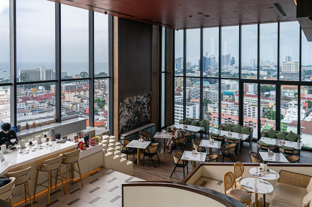 アーバー ホテル アンド レジデンス パタヤ(Arbour Hotel and Residence Pattaya)ルーフトップのレストラン1