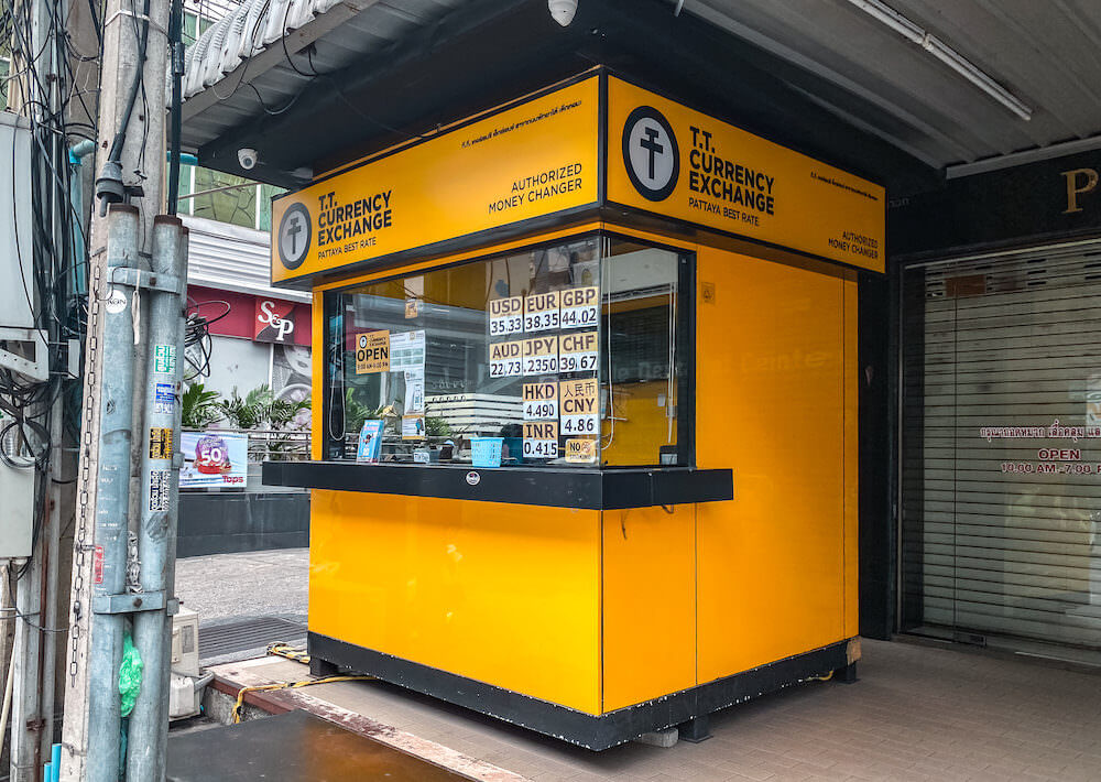 アサナ ホテル&レジデンス(Asana Hotel & Residence)向かいにあるT.T currency Exchange