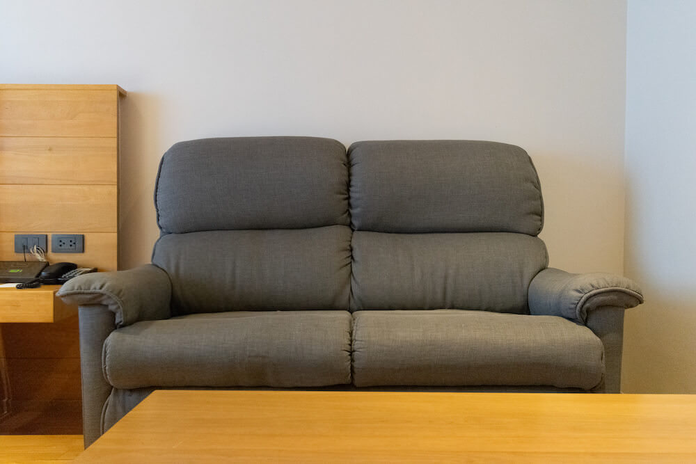 アサナ ホテル&レジデンス(Asana Hotel & Residence)の客室ソファー