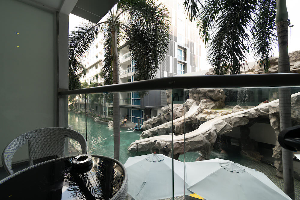 センタラ アズール ホテル パタヤ(Centara Azure Hotel Pattaya)の客室バルコニー