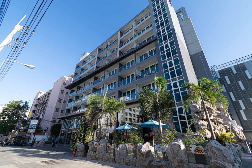 センタラ アズール ホテル パタヤ(Centara Azure Hotel Pattaya)の外観