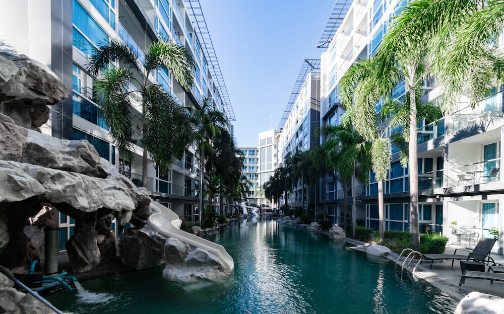 センタラ アズール ホテル パタヤ(Centara Azure Hotel Pattaya)のプール2