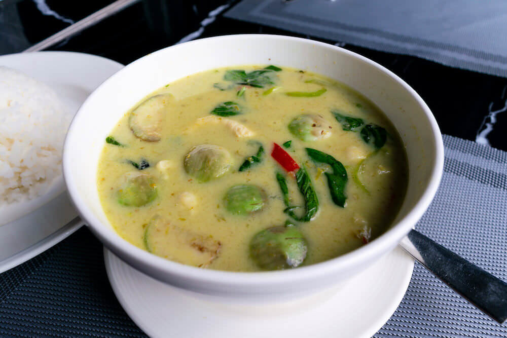 センタラ アズール ホテル パタヤ(Centara Azure Hotel Pattaya)のレストランで食べたグリーンカレー