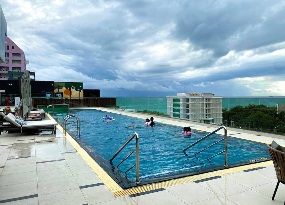 コートヤード バイ マリオット ノース パタヤ(Courtyard by Marriott North Pattaya)のプール2