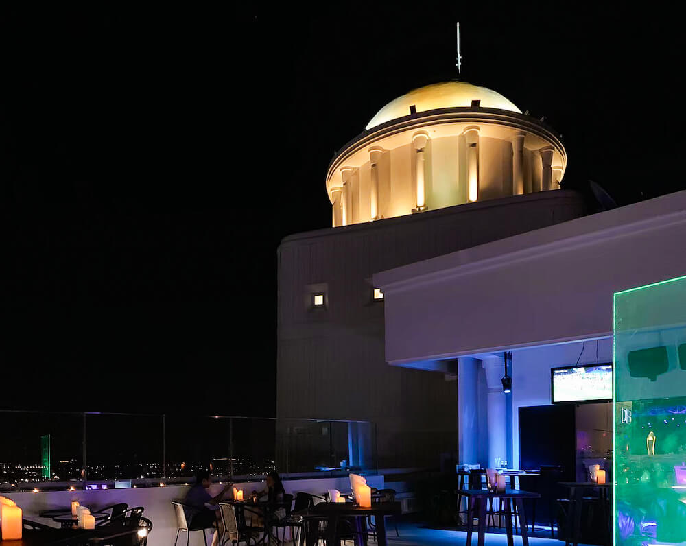 ディー ワーリー ジョムティエン ビーチ パタヤ ホテル(D Varee Jomtien Beach Pattaya Hotel)のルーフトップバー