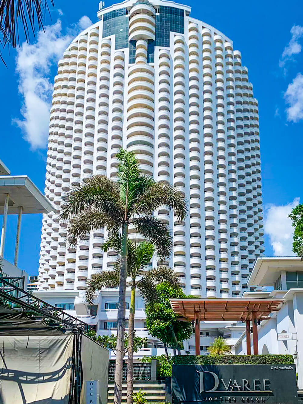 ディー ワーリー ジョムティエン ビーチ パタヤ ホテル(D Varee Jomtien Beach Pattaya Hotel)の外観