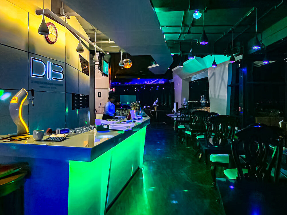 ディー ワーリー ジョムティエン ビーチ パタヤ ホテル(D Varee Jomtien Beach Pattaya Hotel)のルーフトップバー2