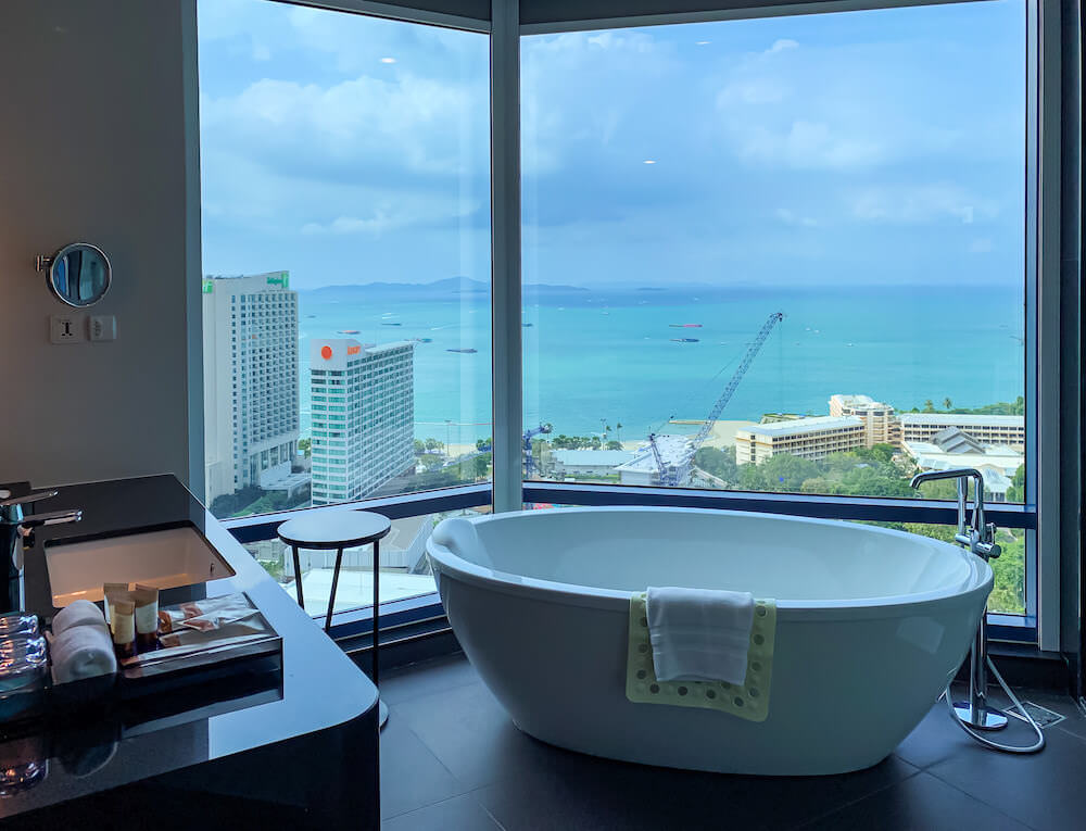 グランデセンターポイントパタヤ（Grande Centre Point Pattaya）パノラマスイートシービュー客室のバスルーム