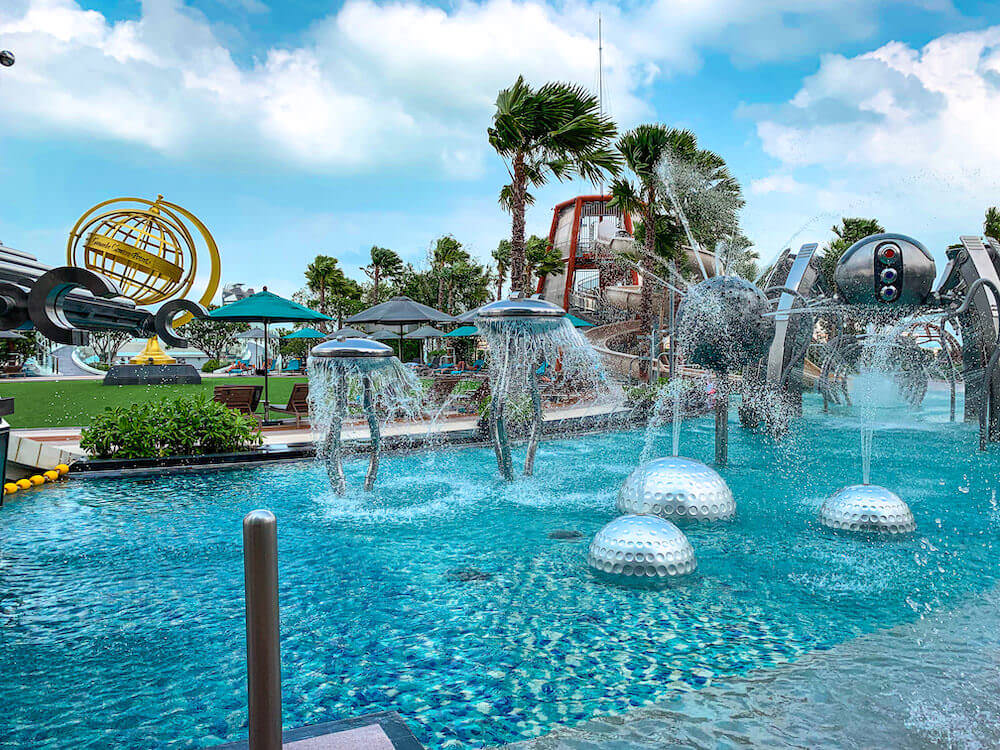 グランデセンターポイントパタヤ(Grande Centre Point Pattaya)のプール2