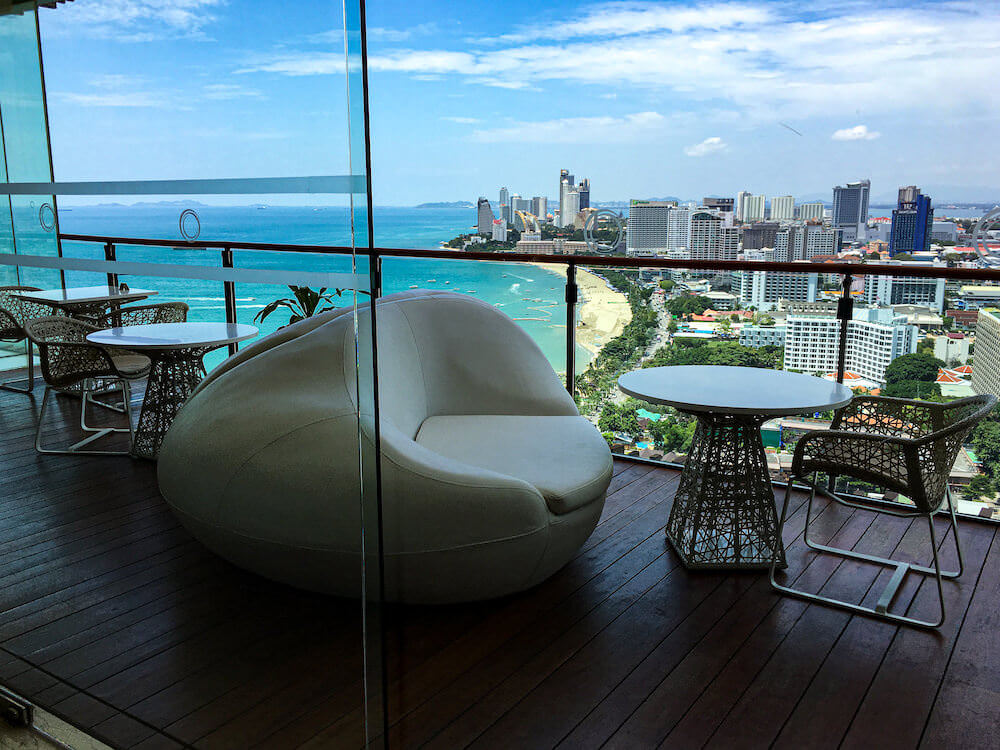 ヒルトンパタヤ(Hilton Pattaya)昼間のクラブラウンジ