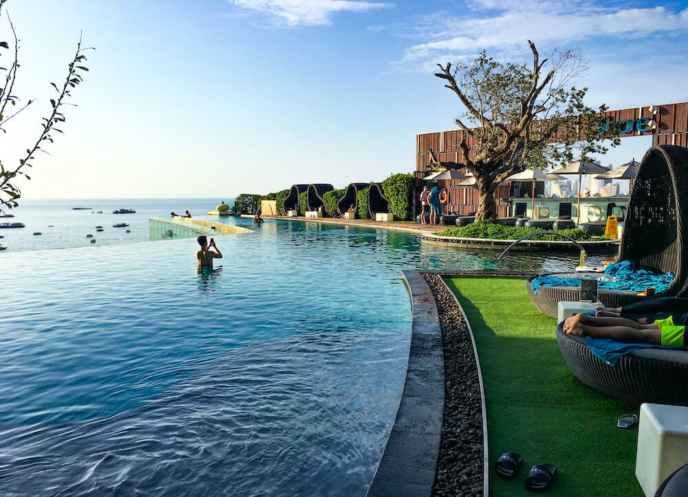 ヒルトンパタヤ(Hilton Pattaya)のインフィニティプール1