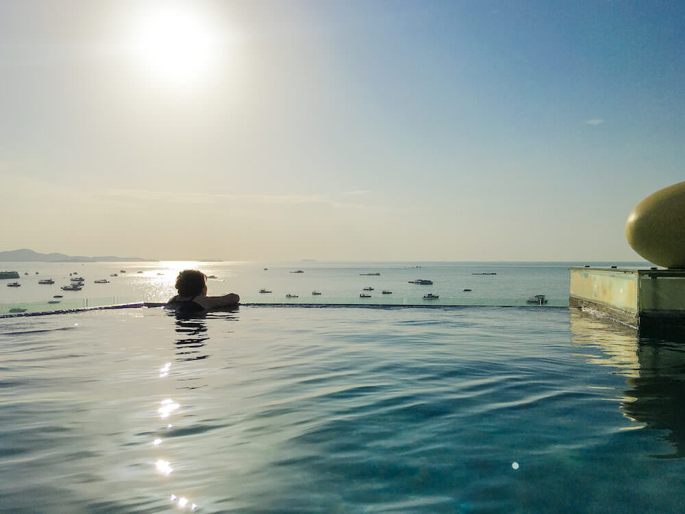 ヒルトンパタヤ(Hilton Pattaya)のインフィニティプール1