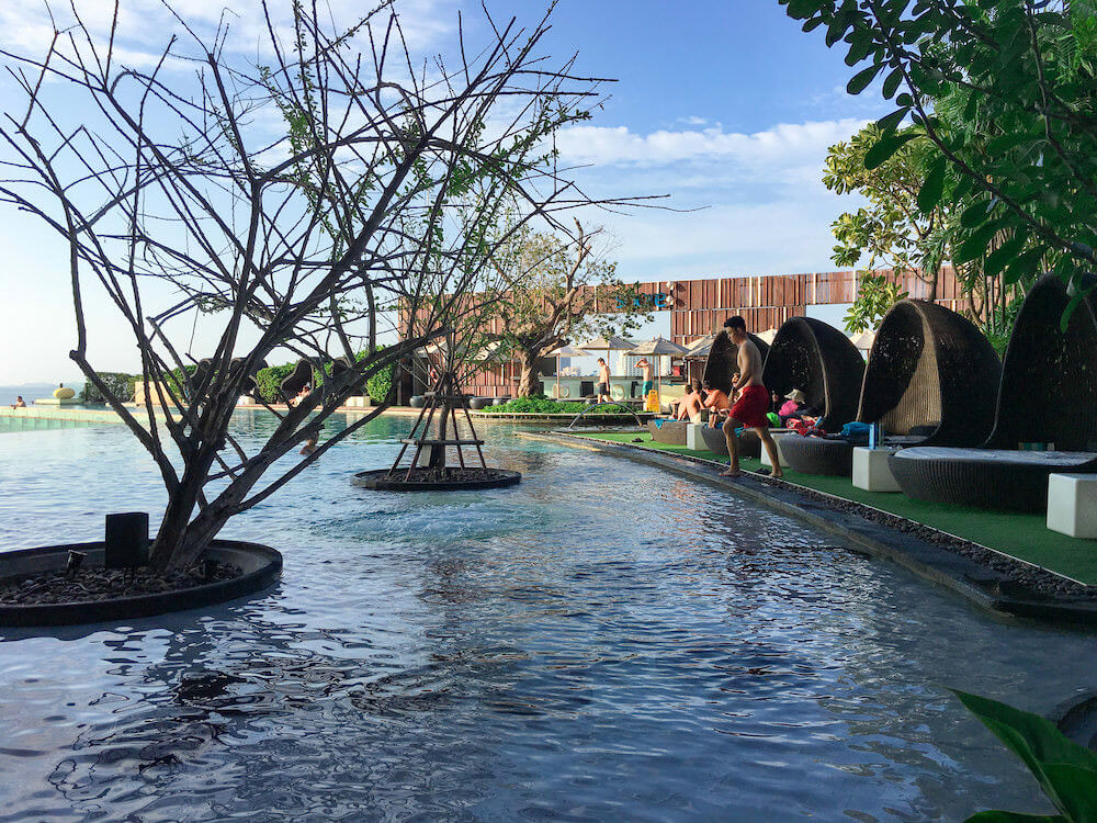 ヒルトンパタヤ(Hilton Pattaya)のインフィニティプール2