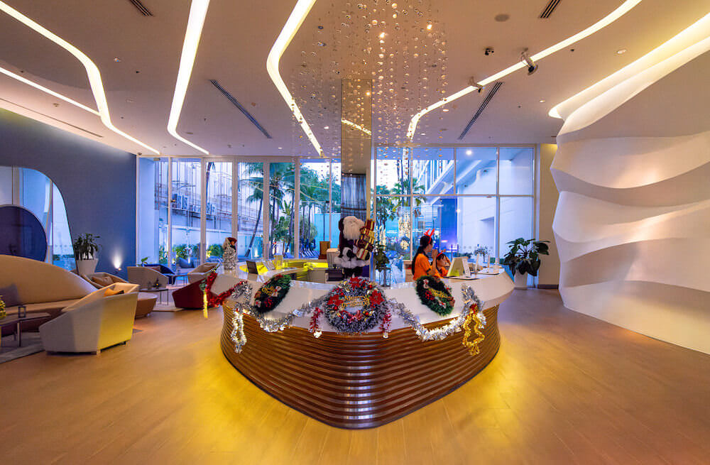ホテル バラクーダ ヒートン パタヤ バイ コンパス ホスピタリティ(Hotel Baraquda Heeton Pattaya by Compass Hospitality)のレセプションロビー