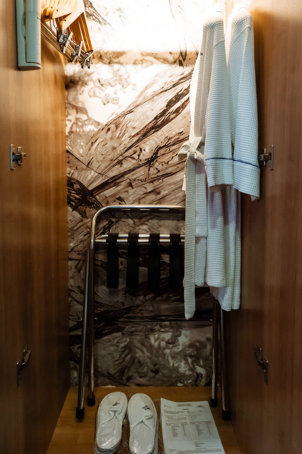 ホテル バラクーダ ヒートン パタヤ バイ コンパス ホスピタリティ（Hotel Baraquda Heeton Pattaya by Compass Hospitality）客室のクローゼット