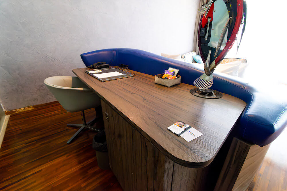 ホテル バラクーダ ヒートン パタヤ バイ コンパス ホスピタリティ（Hotel Baraquda Heeton Pattaya by Compass Hospitality）客室の作業用デスク