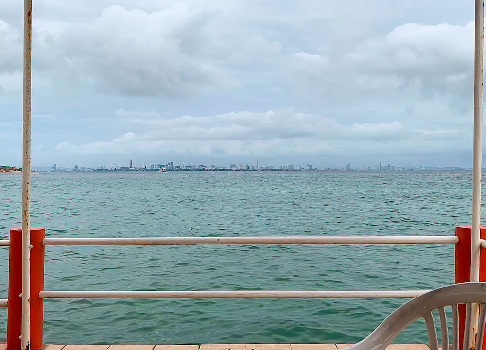 ラレーナ リゾート コラン パタヤ(Lareena Resort Koh Larn Pattaya)の客室バルコニーから望むラン島の海2