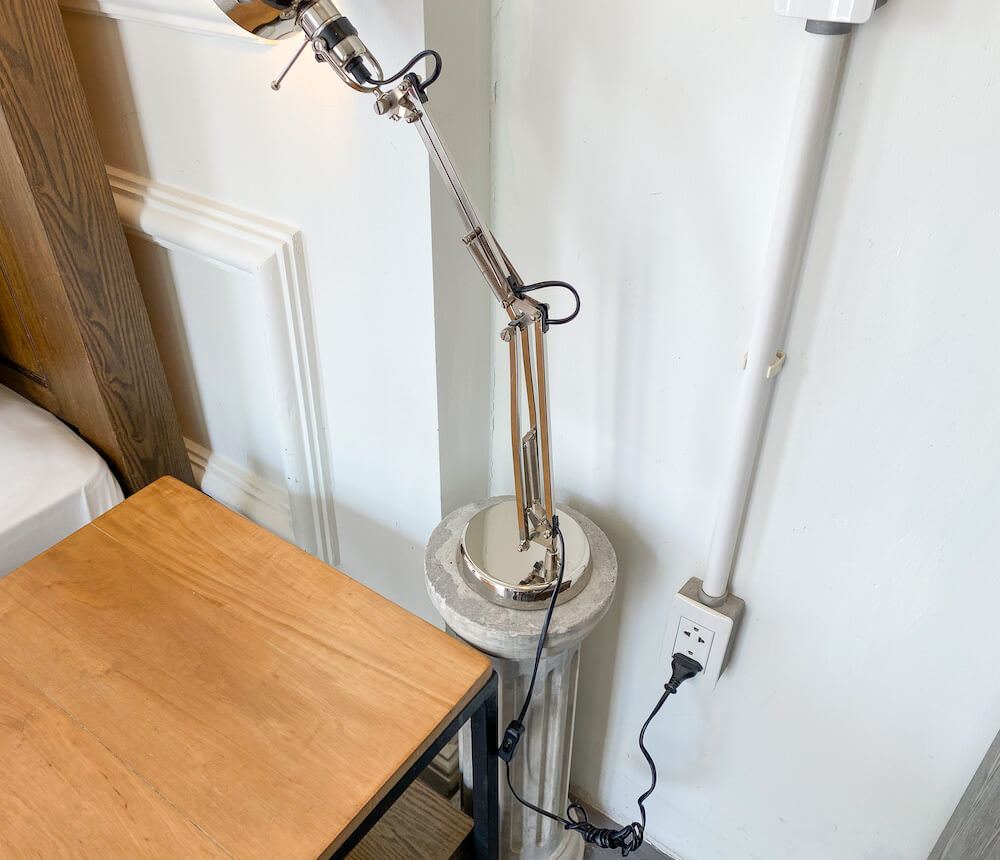 パタヤ モーダス ビーチフロント リゾート(Pattaya Modus Beachfront Resort)の客室枕元の読書灯