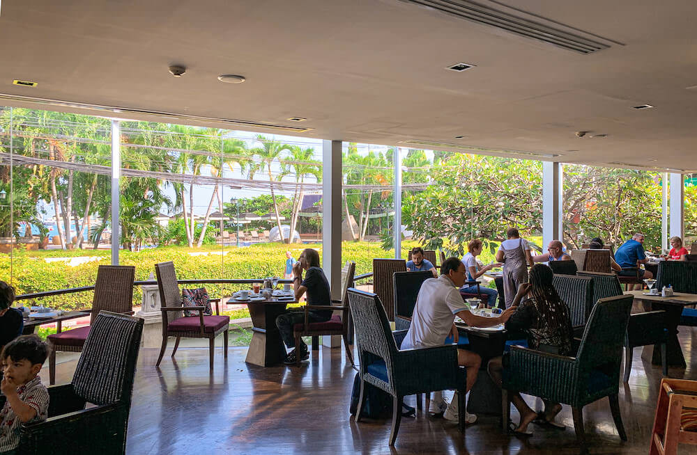 サイアム ベイショア リゾート パタヤ（Siam Bayshore Resort Pattaya）の朝食会場２