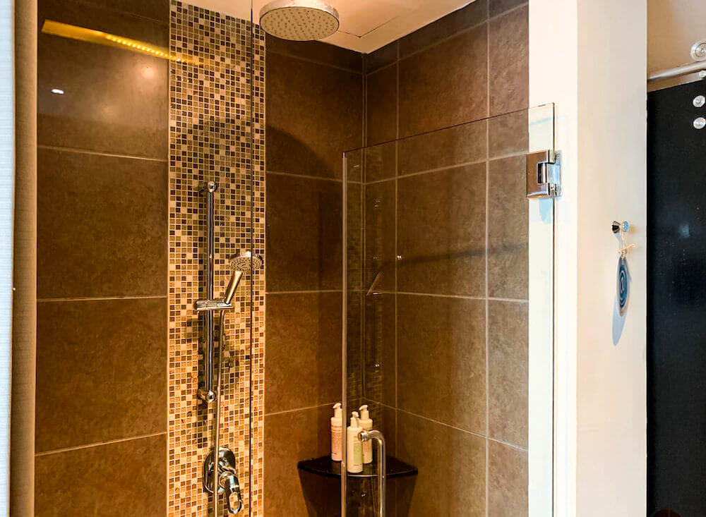 サイアム アット サイアム デザイン ホテル パタヤ(Siam @ Siam Design Hotel Pattaya)のシャワールーム2