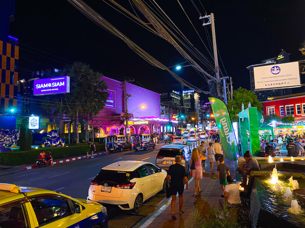 サイアム アット サイアム デザイン ホテル パタヤ(Siam @ Siam Design Hotel Pattaya)目の前の通り