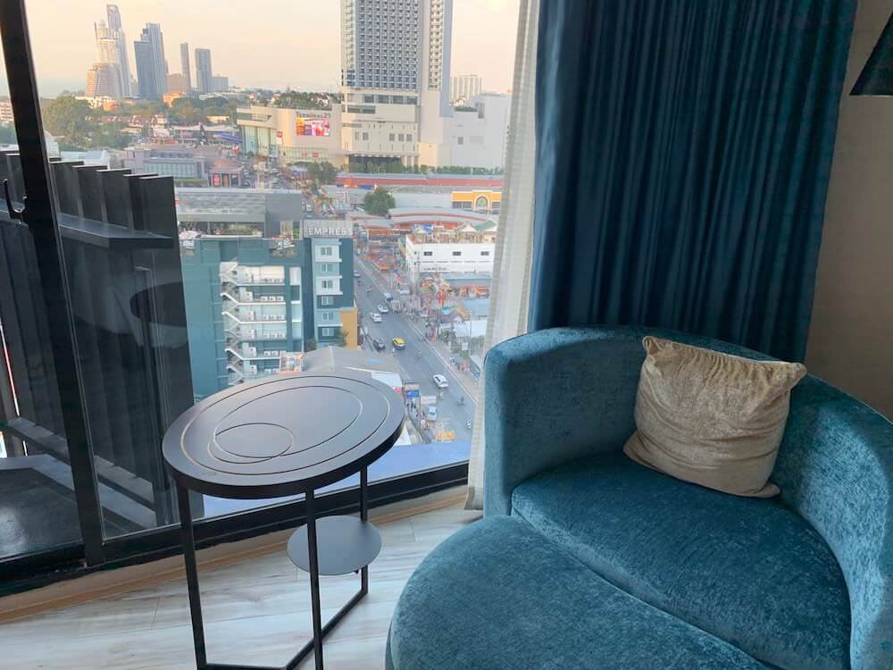 サイアム アット サイアム デザイン ホテル パタヤ(Siam @ Siam Design Hotel Pattaya)の客室から望むパタヤシティ